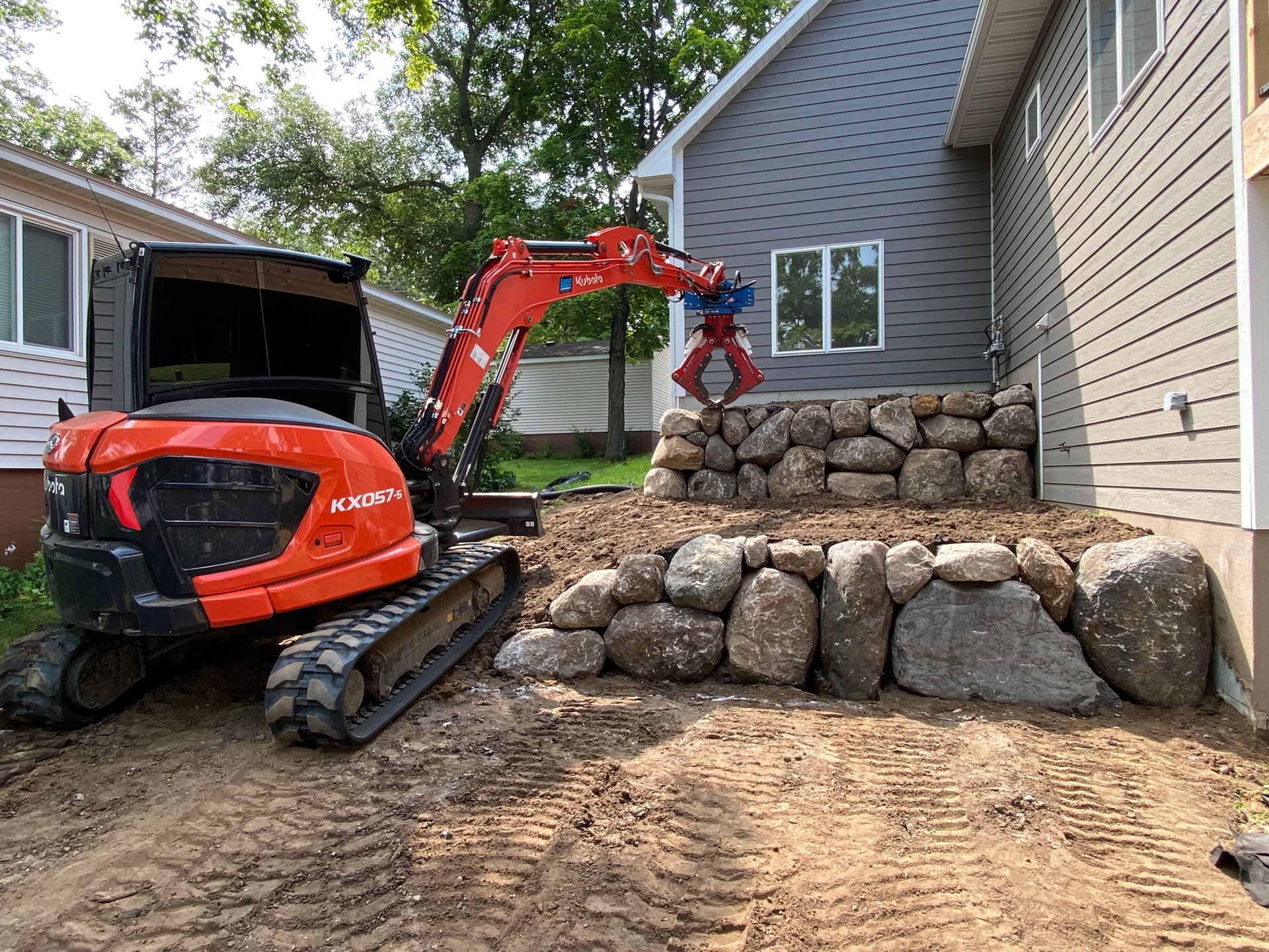 Gallery photos for Boulder Retaining Walls Built Right on New Construction: Image #5