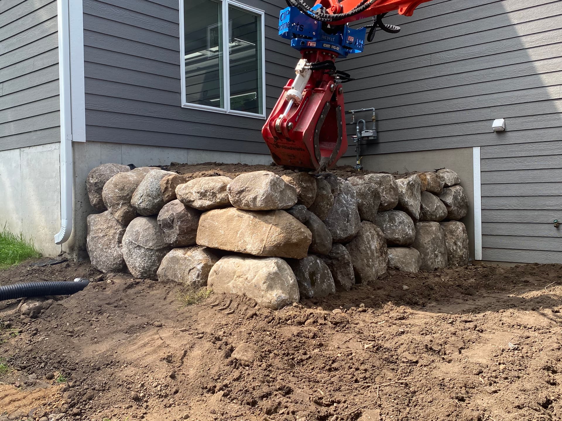 Gallery photos for Boulder Retaining Walls Built Right on New Construction: Image #4