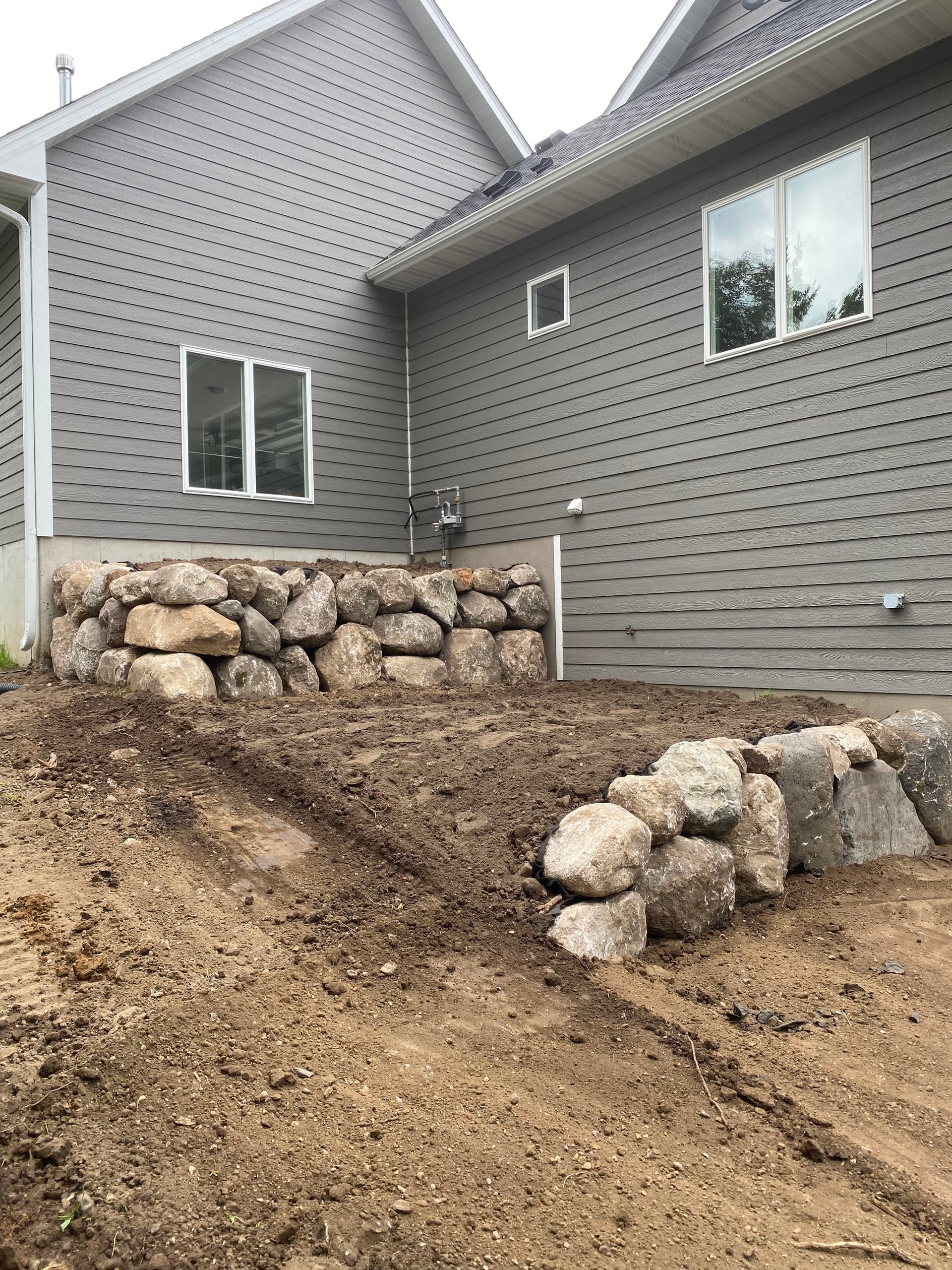 Gallery photos for Boulder Retaining Walls Built Right on New Construction: Image #3