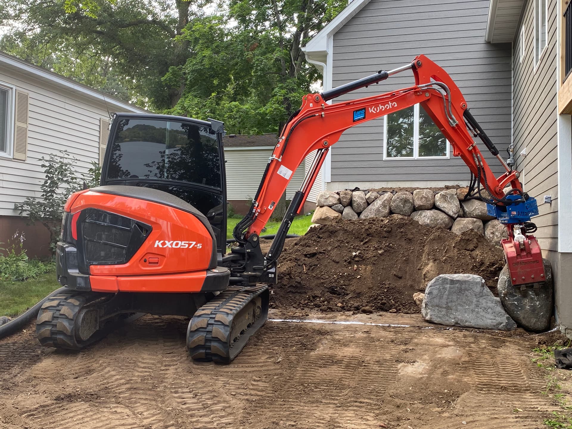 Gallery photos for Boulder Retaining Walls Built Right on New Construction: Image #1